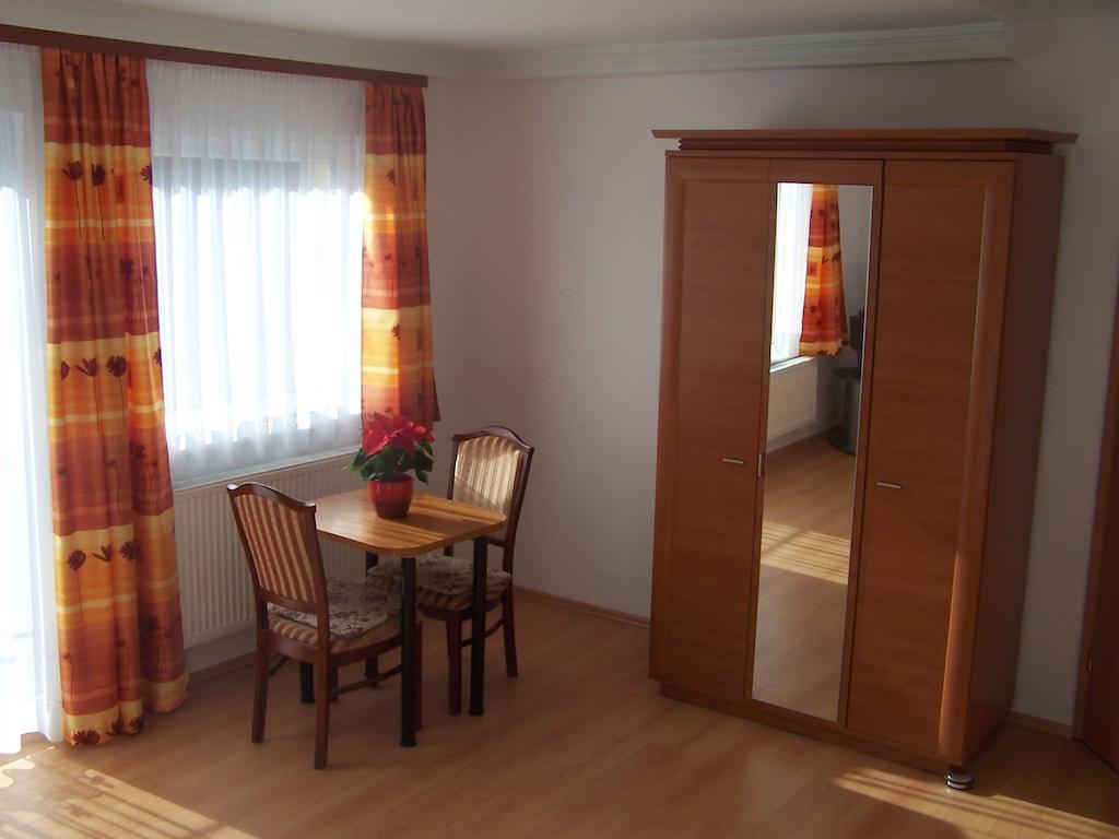 Akacia Apartment - Free Inside Parking, 2 Bedrooms, Garden, Next To Centre Budapest Chambre photo