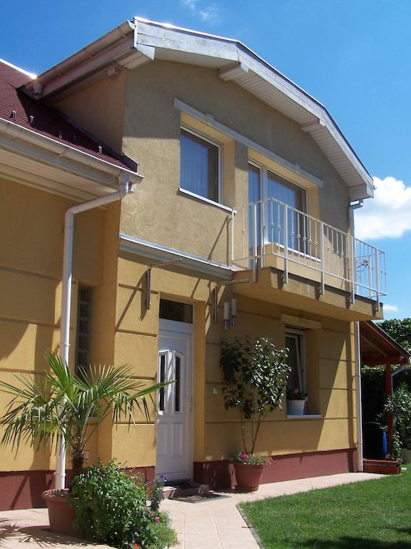 Akacia Apartment - Free Inside Parking, 2 Bedrooms, Garden, Next To Centre Budapest Extérieur photo