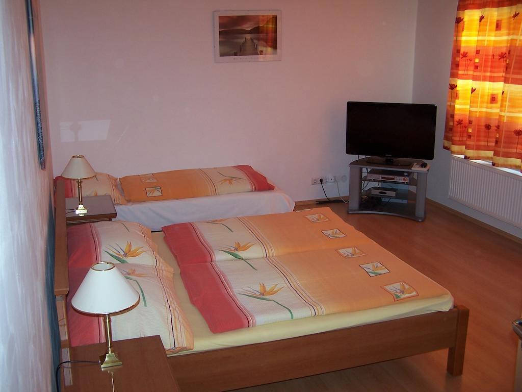 Akacia Apartment - Free Inside Parking, 2 Bedrooms, Garden, Next To Centre Budapest Chambre photo